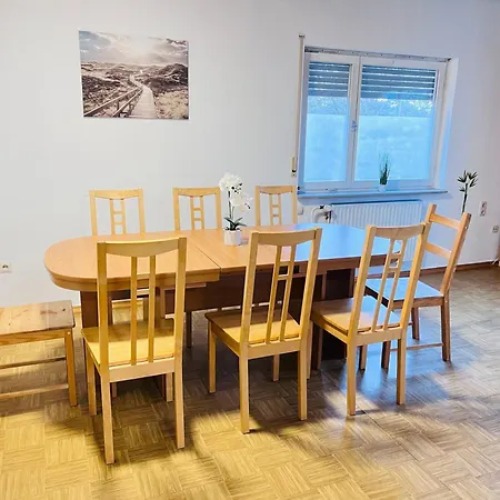 Monteurzimmer Leo 3 *