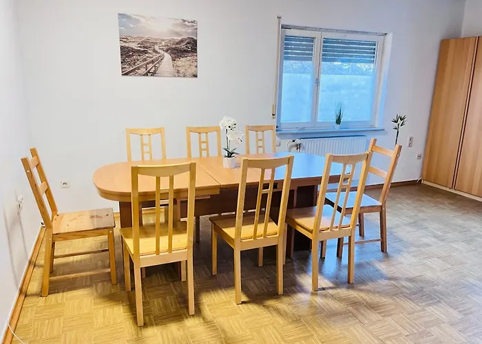 Monteurzimmer Leo 3 *